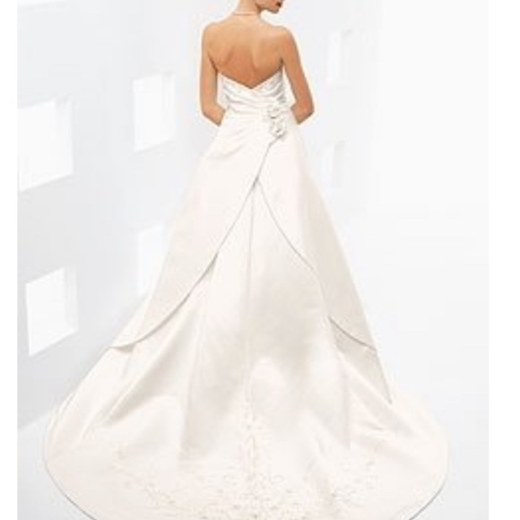 St Tropez wedding gown - Picture 5 of 8